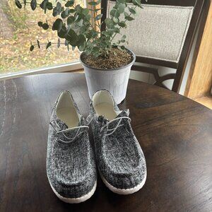 Houndstooth Gray & White Slip-On Casual Shoes – Size 39 (Hey Dude Style)